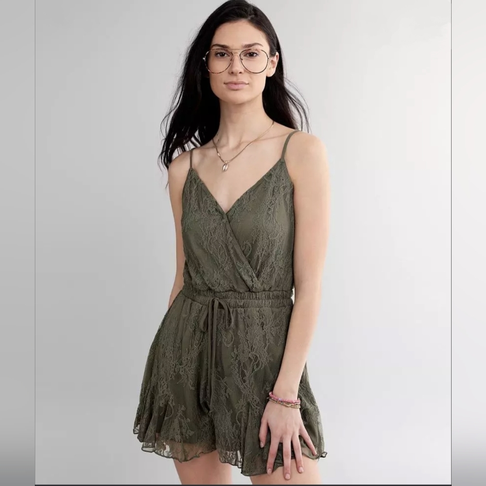 TRIXXI Lace Godet Romper Size Small